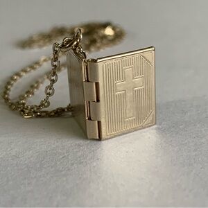 New vintage Bible locket pendant necklace